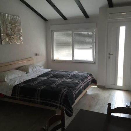 Apartment, 200M From Sea Brtonigla Buitenkant foto